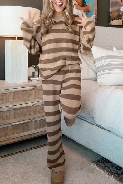 Women's contrast striped knitted suit