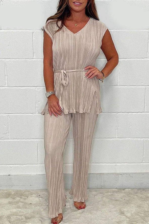 Pleated fabric top and pants suit
